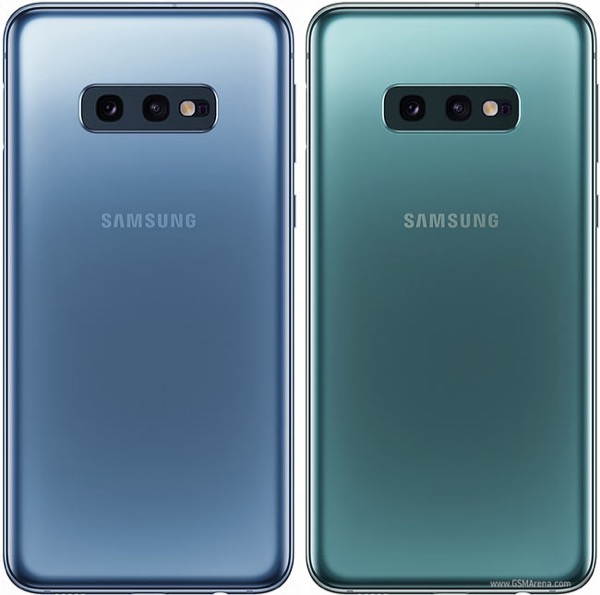 Galaxy S10e — angle 3